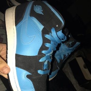 Air Jordan 1 Mid Black UNC Powder Blue